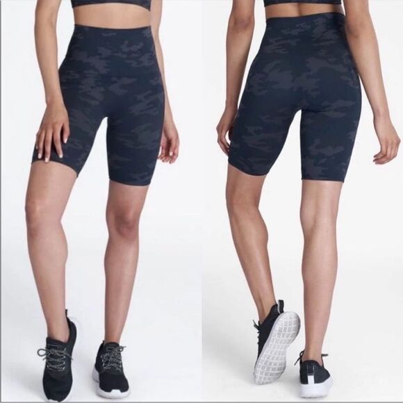 NEW SPANX Camo Printed Seamless Biker Shorts - Picture 1 of 12